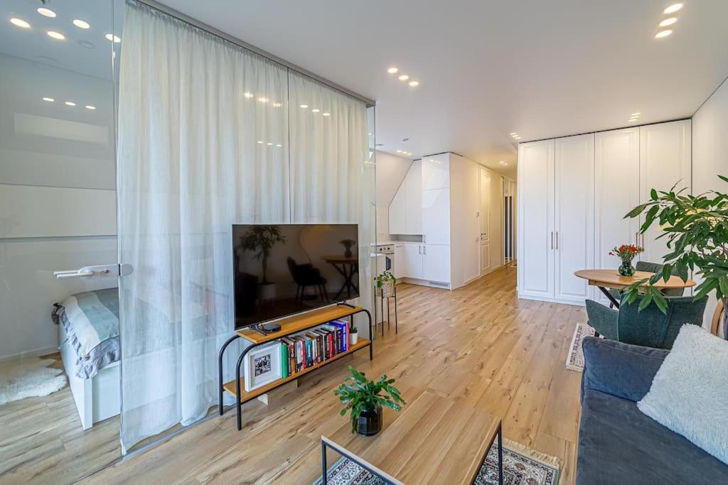 Sky Apartment With Free Parking And Balcony & Ac Kaunas Exterior foto